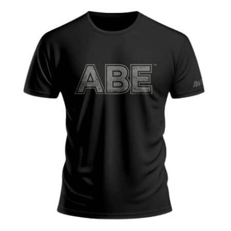 T-shirt noir avec inscription "ABE" en gris.