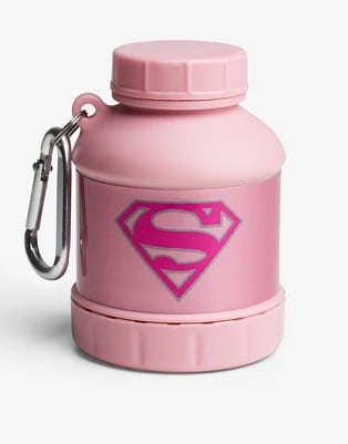 Gourde rose avec logo Superman pour hydratation.